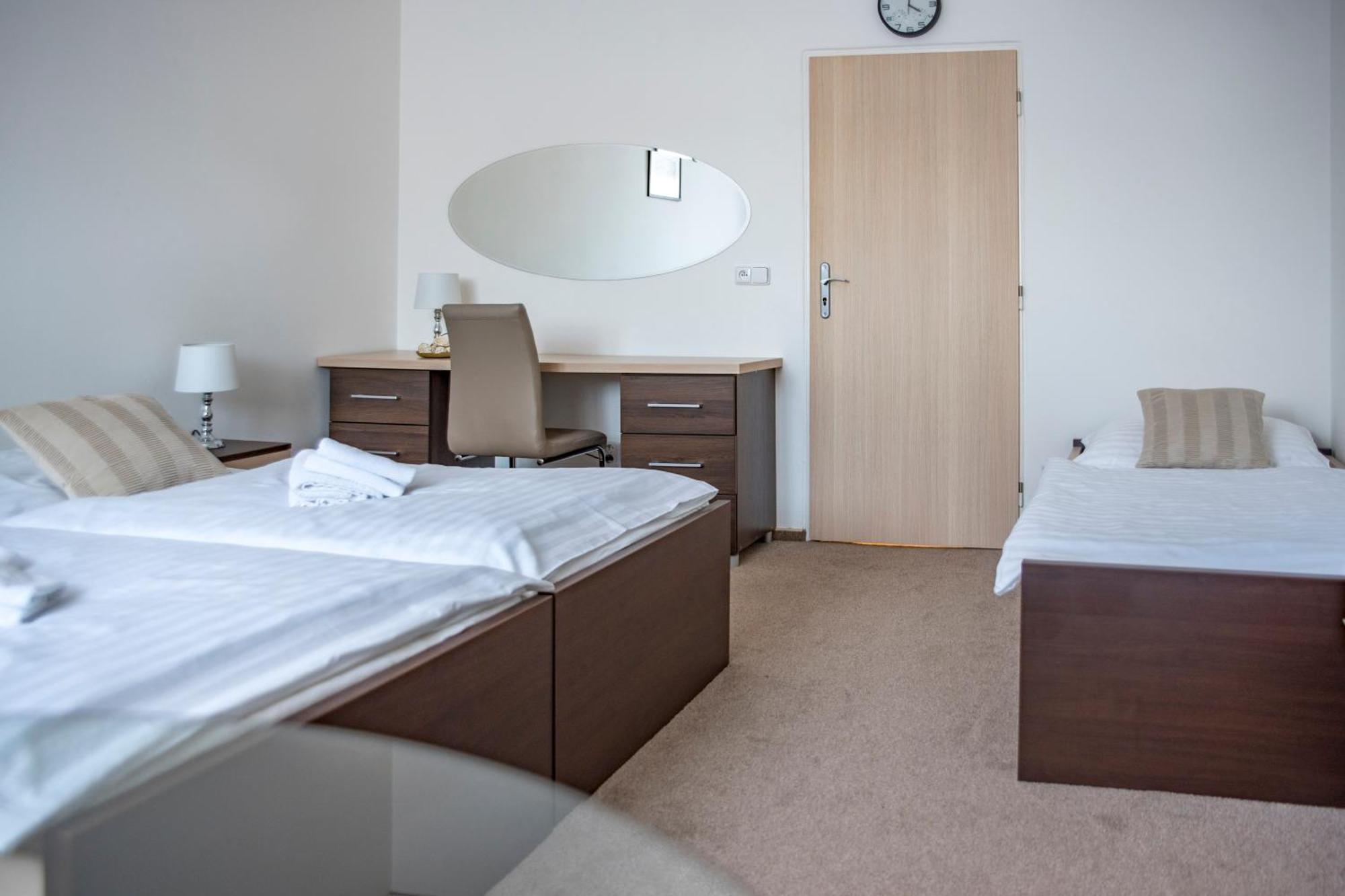Classic Apartmany Trinec Bagian luar foto