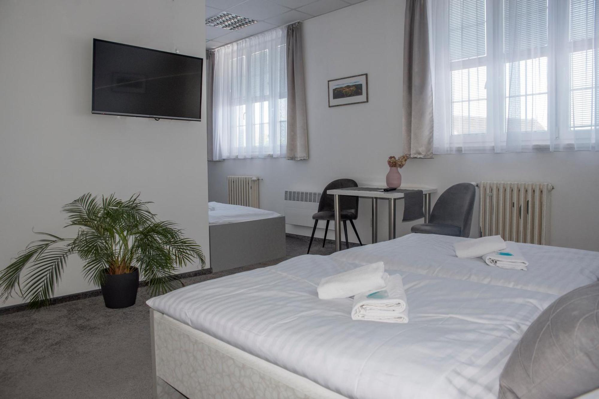 Classic Apartmany Trinec Bagian luar foto