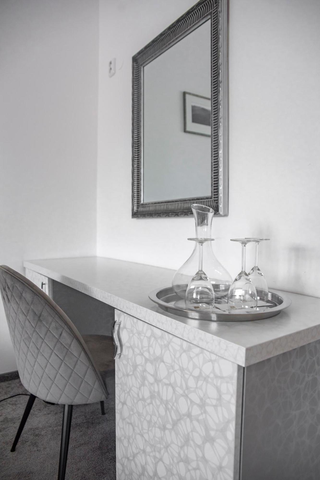 Classic Apartmany Trinec Bagian luar foto