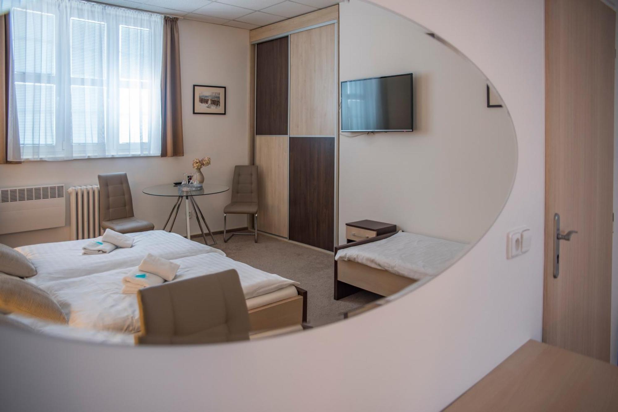 Classic Apartmany Trinec Bagian luar foto
